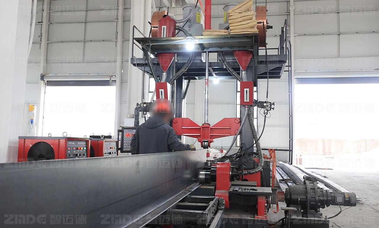 少人工、高效率、優(yōu)品質(zhì)，這臺組焊矯一體成鋼構(gòu)生產(chǎn)新選擇